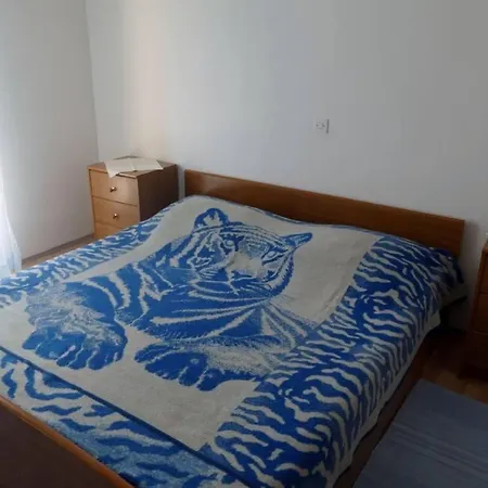 - Donja 15983c Supetarska Draga