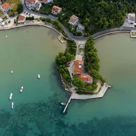 - Donja 15983c * Supetarska Draga